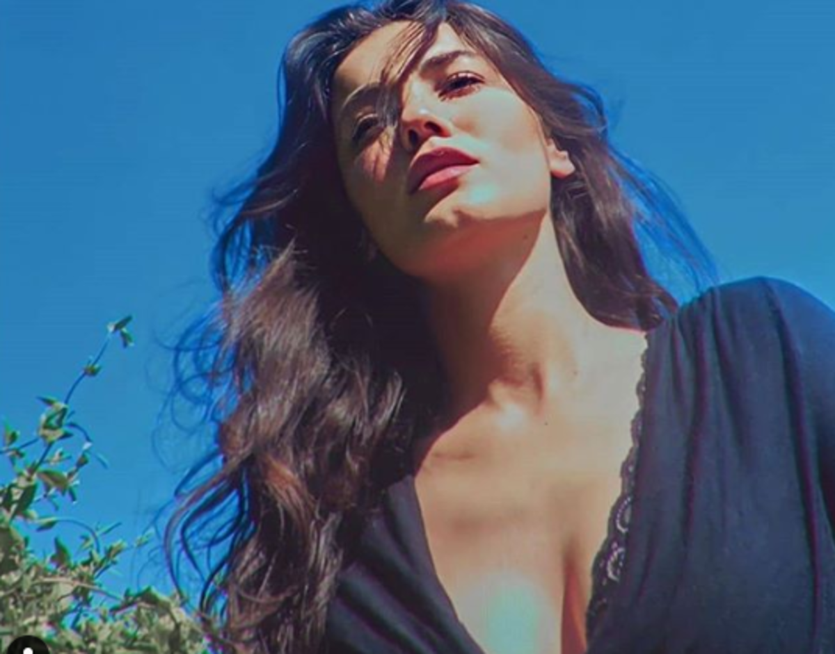 Aşk 101'in g&uuml;zel oyuncusu Pınar Deniz, makyajsız halini paylaştı