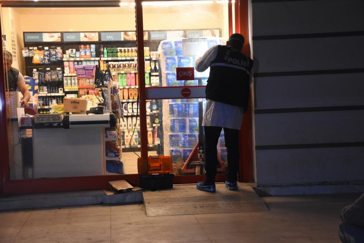 İzmir'de 4 dakikada marketten sigara hırsızlığı