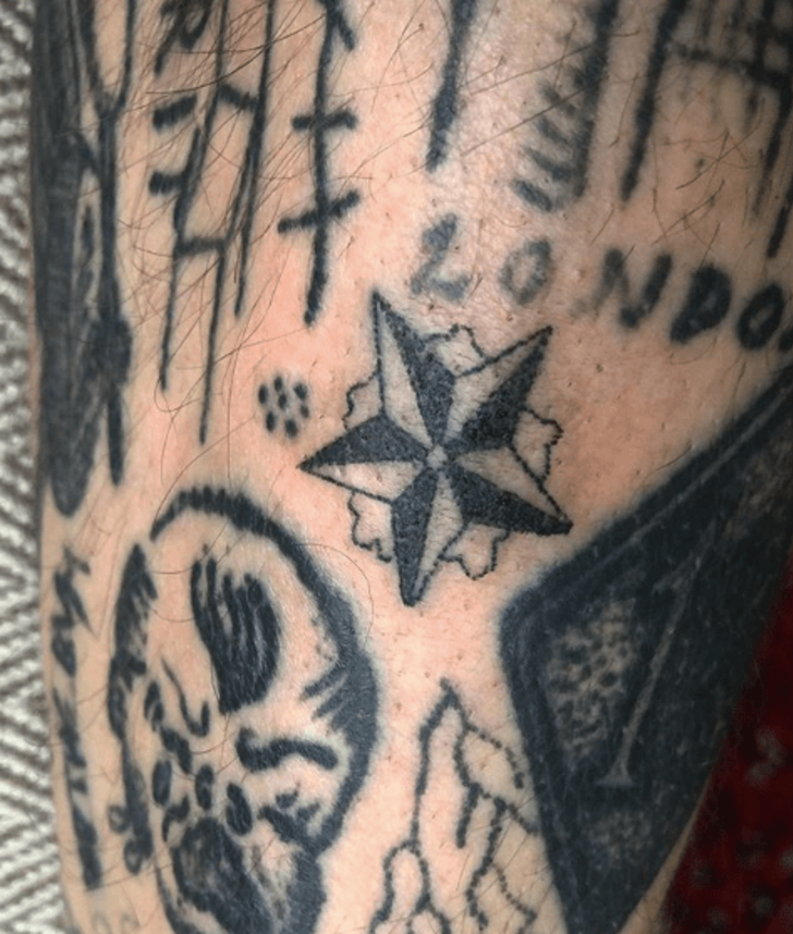 Karantinada kaldığı her gün için dövme yaptıran adamın vücudunda yer kalmadı G1