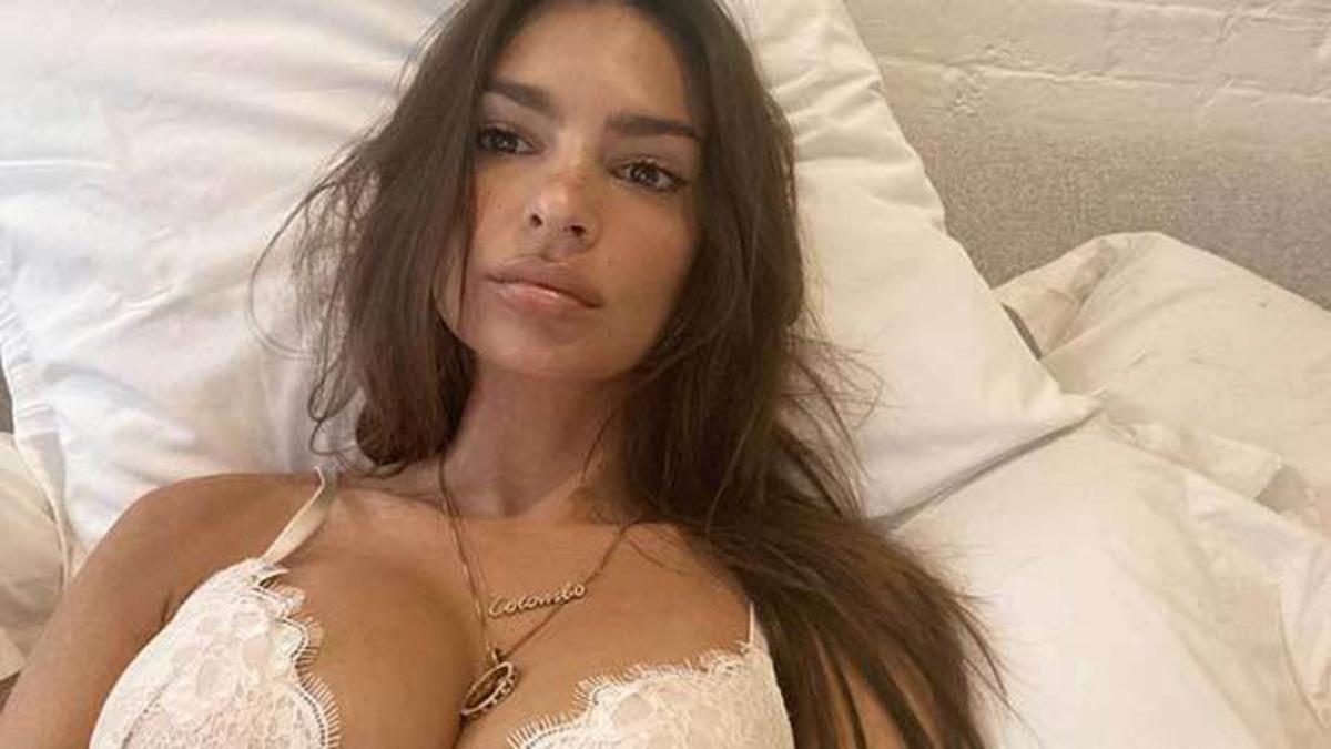 Emily Ratajkowski, karantina d&ouml;neminde boş durmadı! Yeni koleksiyonunu tanıttı
