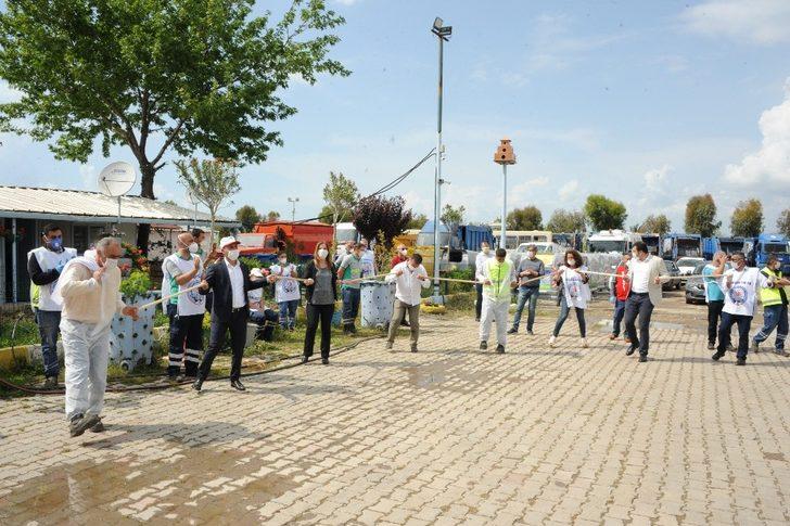 Sosyal mesafeli 1 Mayıs halayı G2