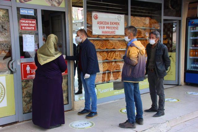 Hakkari’de ’Askıda Ekmek Var’ projesi