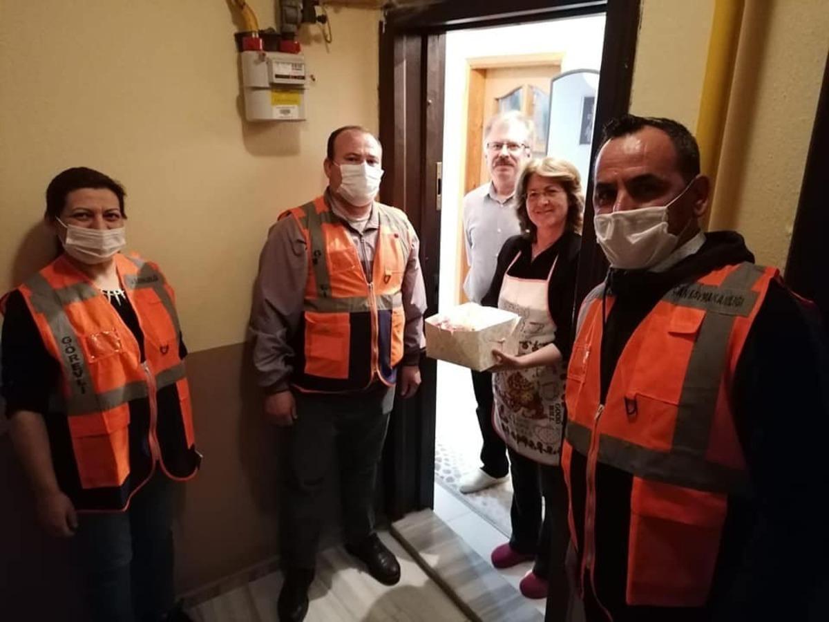 &Ccedil;an&rsquo;da vefa grubundan &ouml;ğretmene s&uuml;rpriz doğum g&uuml;n&uuml;