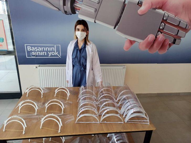 Bahçeşehir Kolejinden sağlıkçılara siperlik desteği G4