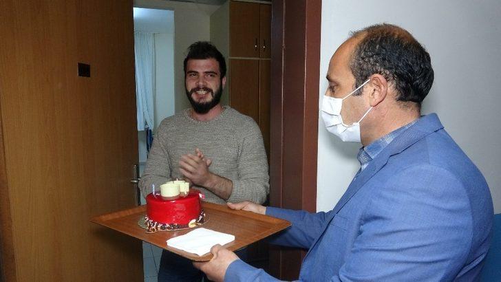 (Özel haber) Karantinada kalan 4 kişiye doğum günü sürprizi G4