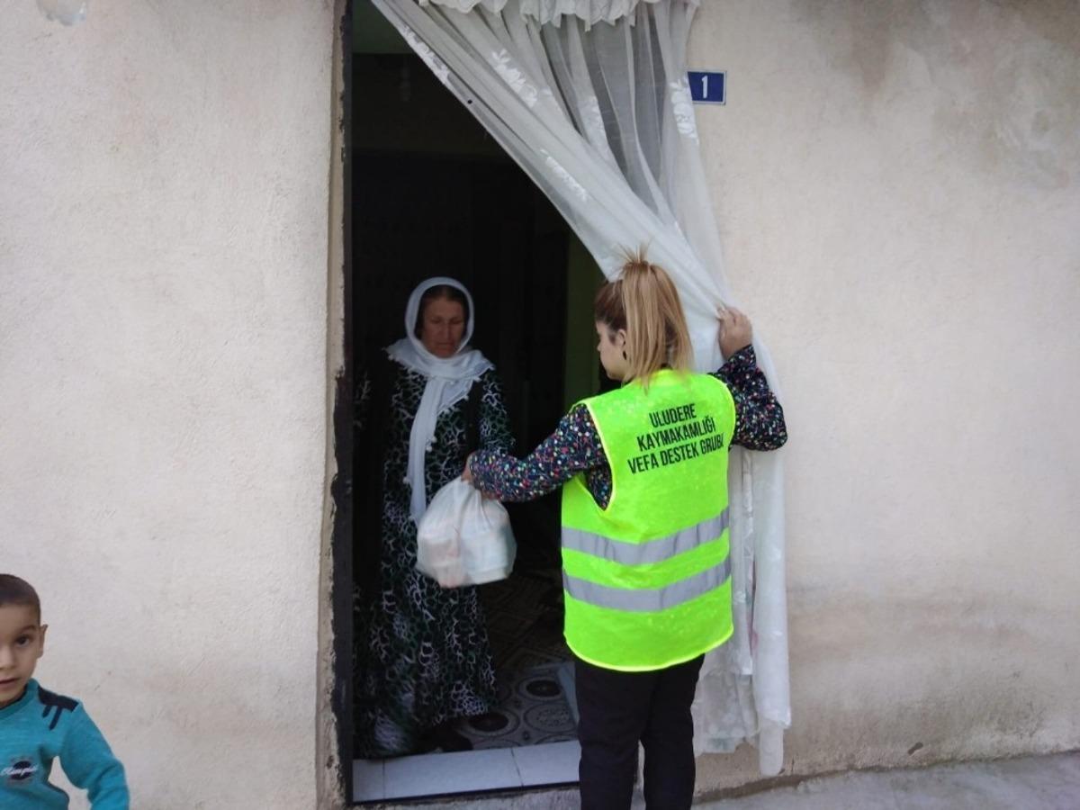 Uludere&rsquo;de ihtiya&ccedil; sahibi ailelere iftar yemeği servisi