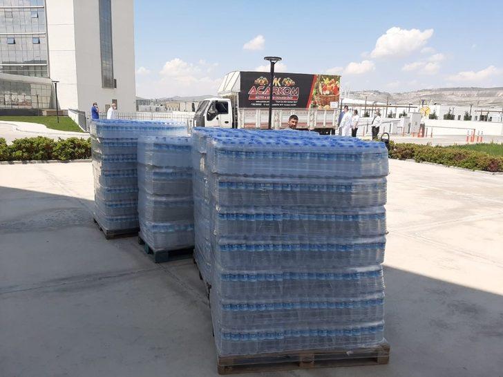 466 yıllık vakıftan sağlık çalışanlarına su desteği G2