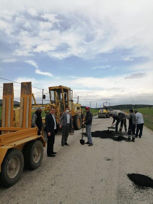 Aslanapa’da köy yolları yapım çalışmaları