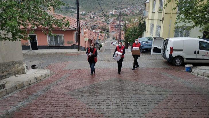 Afyonkarahisar’da Kızılay yağmur çamur demeden yardımları ulaştırıyor G2