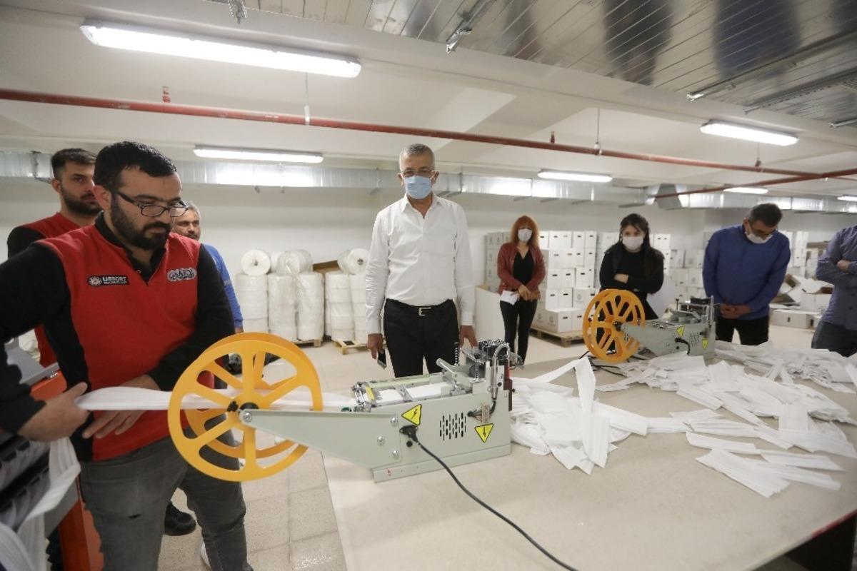 Hayırsever vatandaştan Mezitli Belediyesi&rsquo;ne maske &uuml;retim makinesi