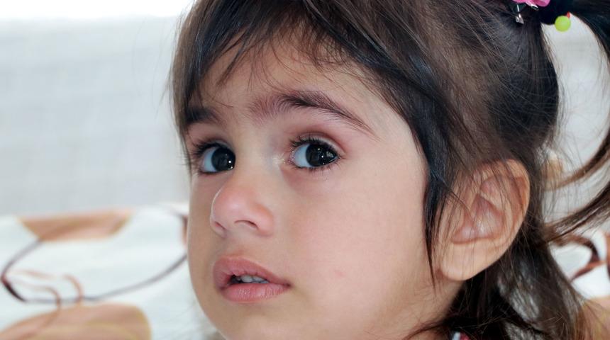 Makatı doğuştan kapalı olan Deniz’in tedavisi başladı