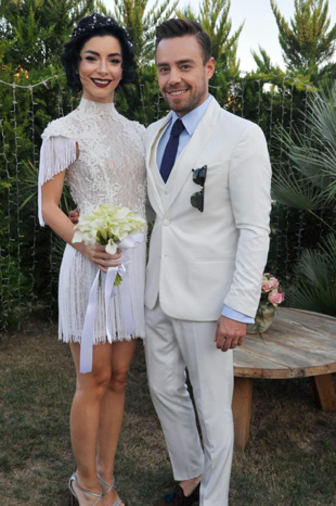 Merve ve Murat ikinci d&uuml;ğ&uuml;n&uuml; &Ccedil;eşme'de yaptı