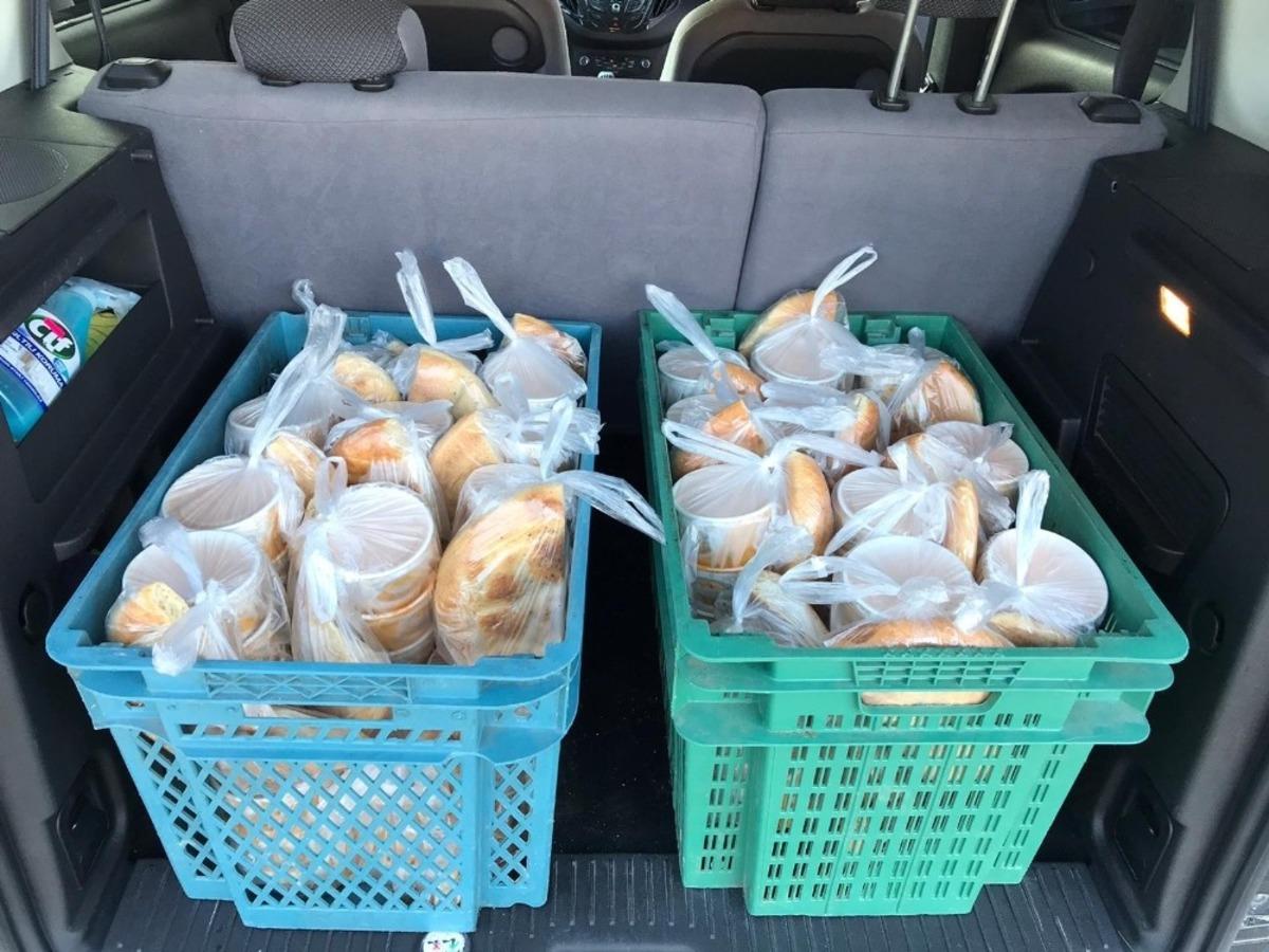 Her g&uuml;n 42 aileye hem iftar hem de sahur yemeği dağıtılıyor