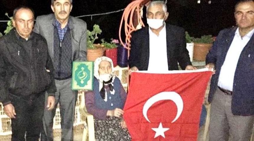 Maaşından 5 bin TL bağışlayan yaşlı kadına Cumhurbaşkanı adına teşekk&uuml;r