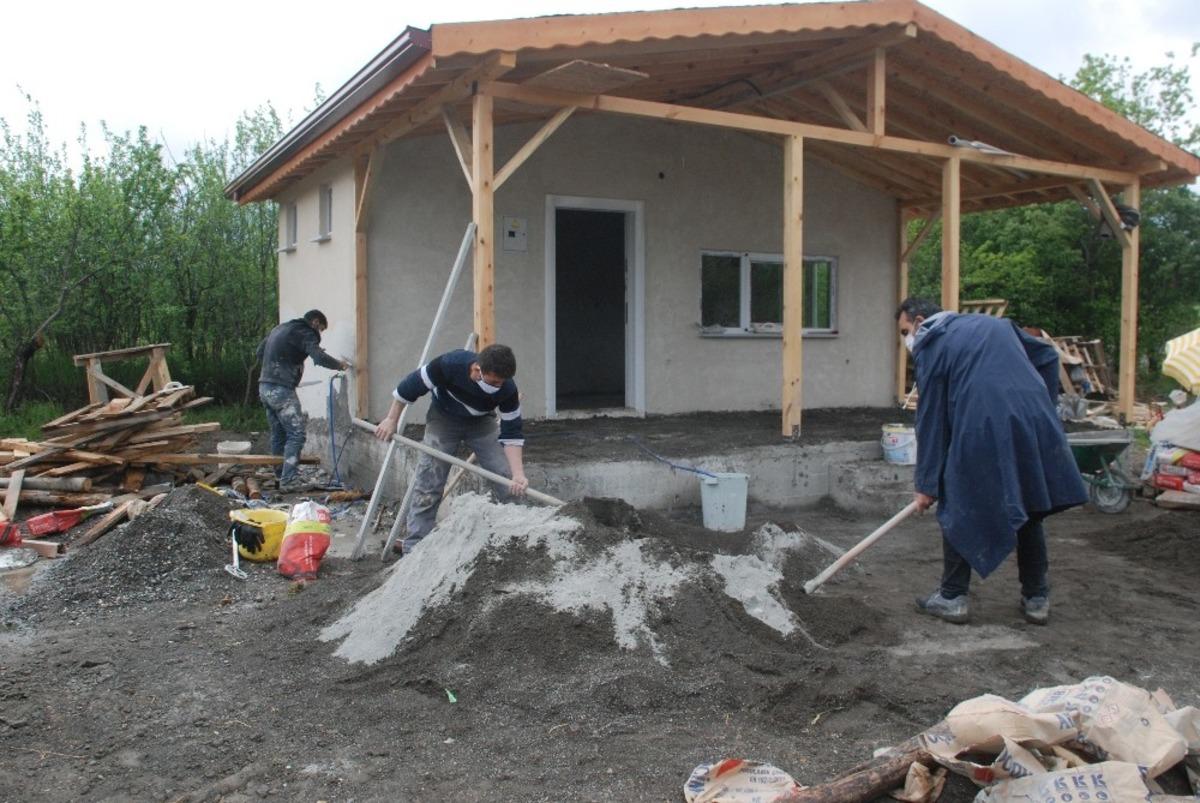 İnşaat iş&ccedil;ileri 1 Mayıs&rsquo;ı &ccedil;alışarak ge&ccedil;irdi