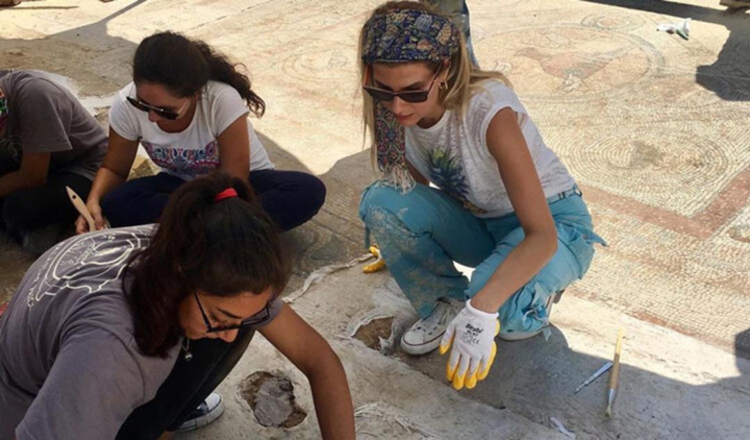 İşte &uuml;nl&uuml; isimlerin 1 Mayıs mesajları...