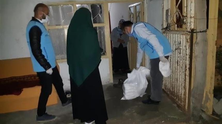 Hakkari&rsquo;deki din g&ouml;revlilerinin yardımları devam ediyor