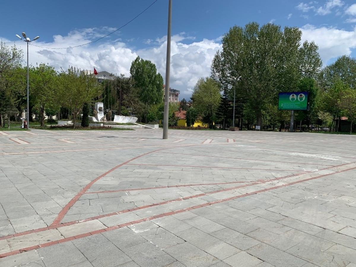 Isparta&rsquo;da caddeler 1 Mayıs Emek ve Dayanışma G&uuml;n&uuml;&rsquo;nde boş kaldı