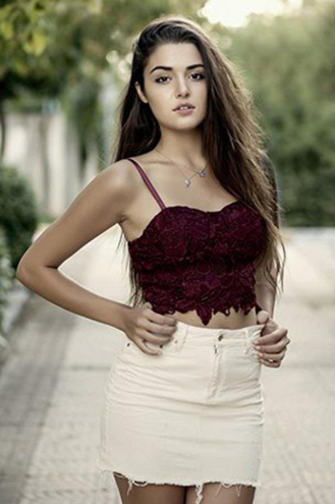 Hande Er&ccedil;el: Ben sahnede olmalıyım