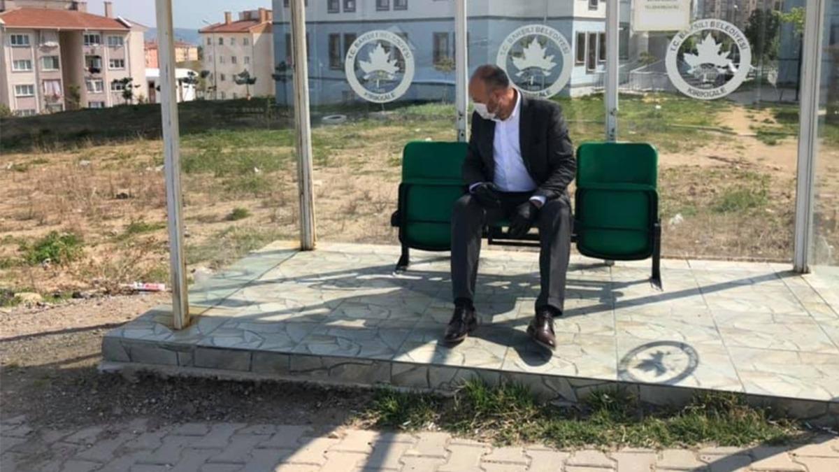 Bahşılı&rsquo;da durak koltukları yenilendi