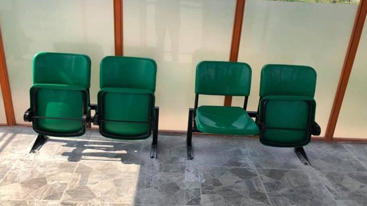 Bahşılı’da durak koltukları yenilendi G3