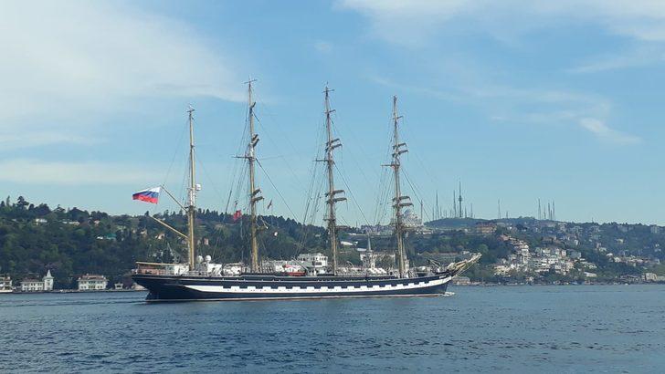 Tarihi yelkenli tekrar Boğaz'dan geçti G4