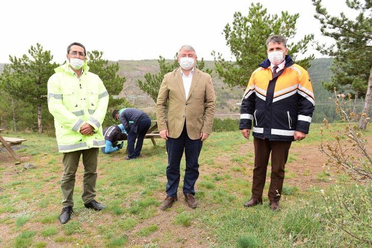 Çorum’da bank ve kameriyeler koronavirüs sonrasına hazırlanıyor G4