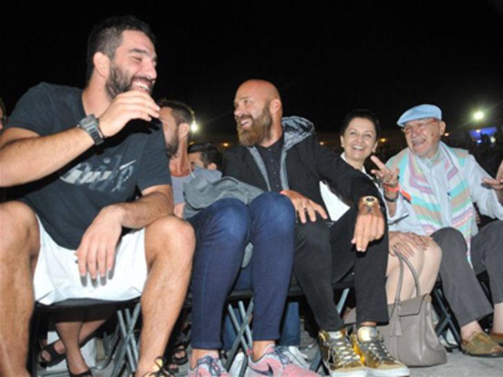 Megastar'dan Arda'ya şarkılı jest G3