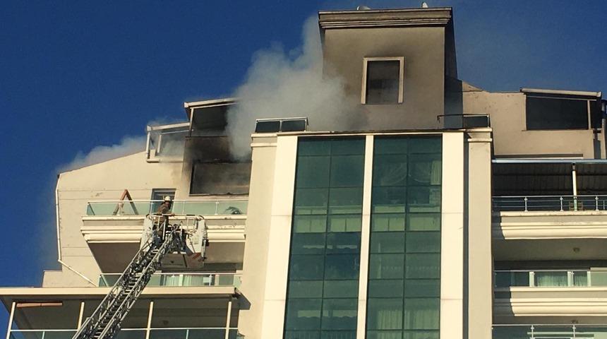 İzmir'de 10 katlı binada korkutan yangın