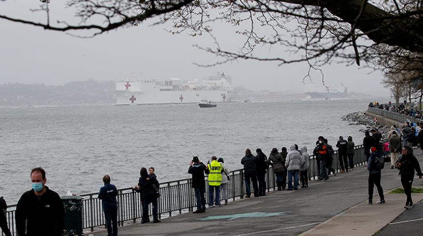 Koronavir&uuml;s&uuml;n merkezi New York'ta okullarla ilgili flaş karar