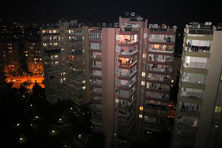 1 Mayıs balkon ve pencerelerde kutlandı  G5