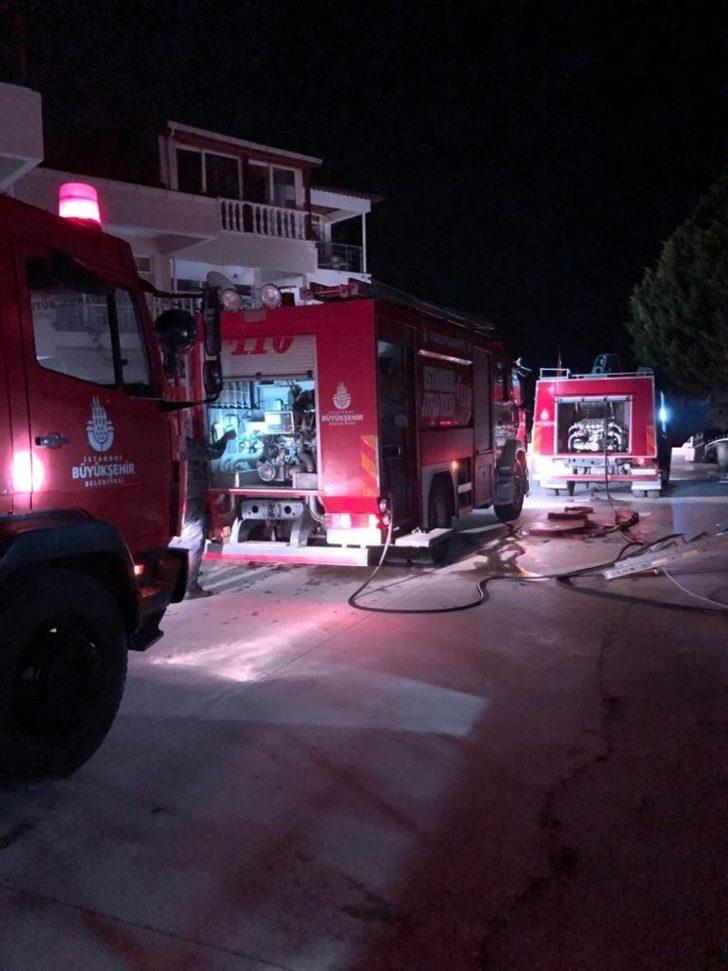Silivri’de çatı yangını G4