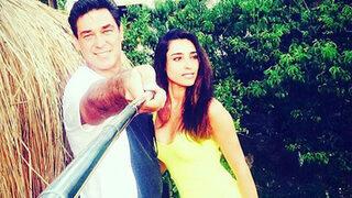 Burak Hakkı ile sevgilisi tatilde