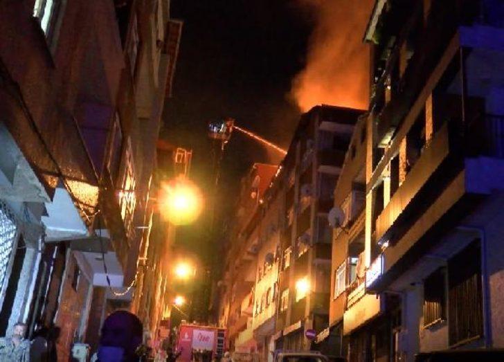 Kağıthane'de korkutan yangın! Alevler geceyi aydınlattı G3