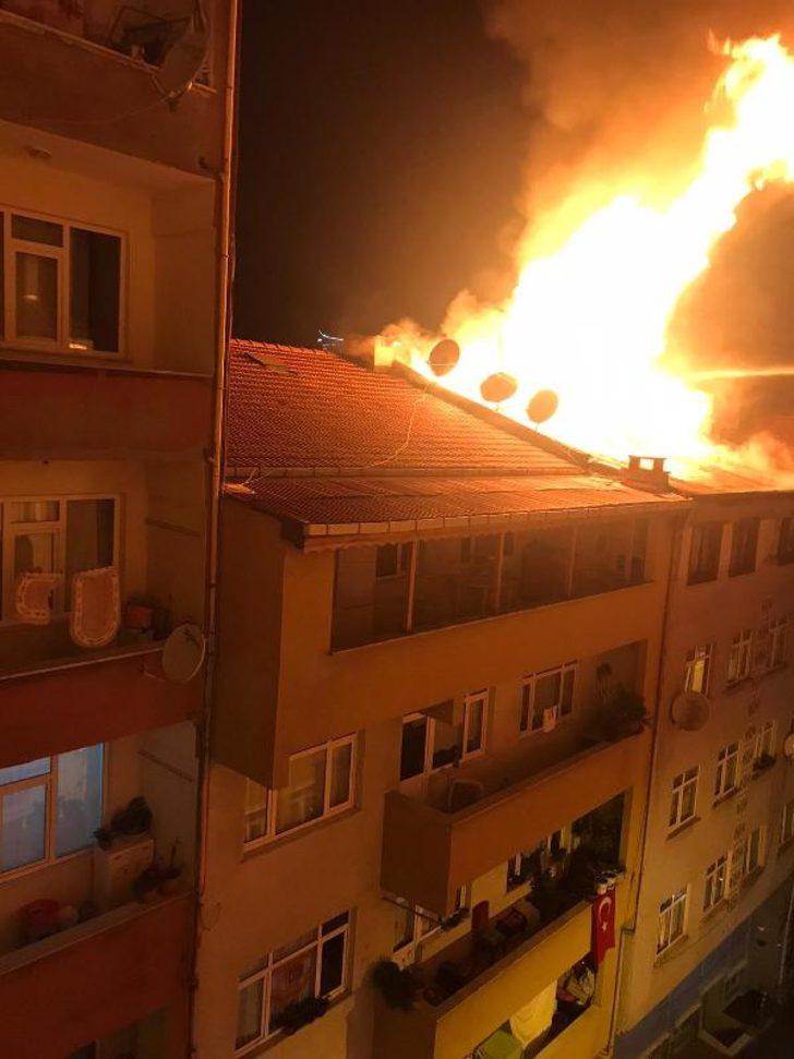 Kağıthane'de korkutan yangın! Alevler geceyi aydınlattı G1