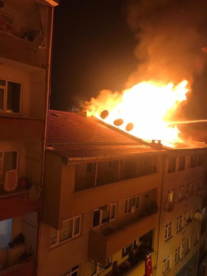 Kağıthane'de korkutan yangın! Alevler geceyi aydınlattı G2