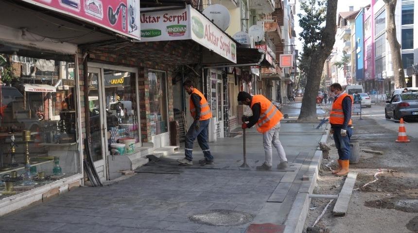 Zincirlikuyu Caddesi&rsquo;nde kaldırım imalatları yapılıyor