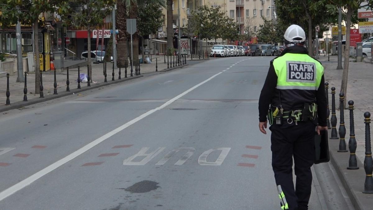 Denizli&rsquo;de vatandaşlar sokağa &ccedil;ıkma kısıtlamasına riayet ediyor