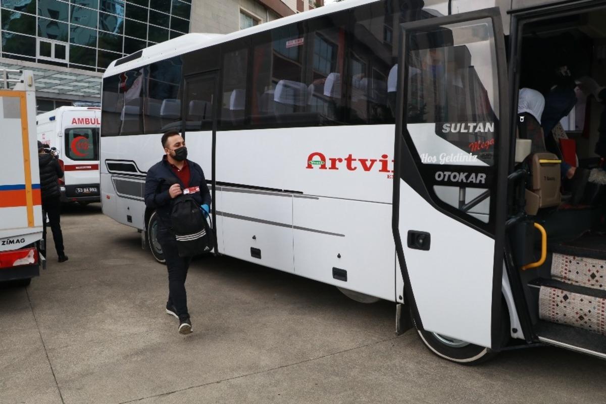 Karantina s&uuml;reci tamamlanan vatandaşlar memleketine uğurlandı