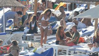 Eliz Sakuçoğlu tatile devam ediyor