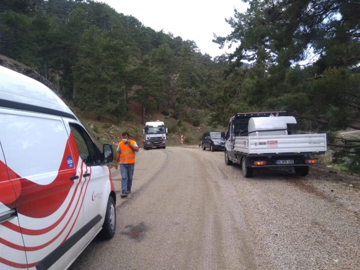 Mezitli&rsquo;de yol yapım &ccedil;alışmasına vatandaşlar destek verdi