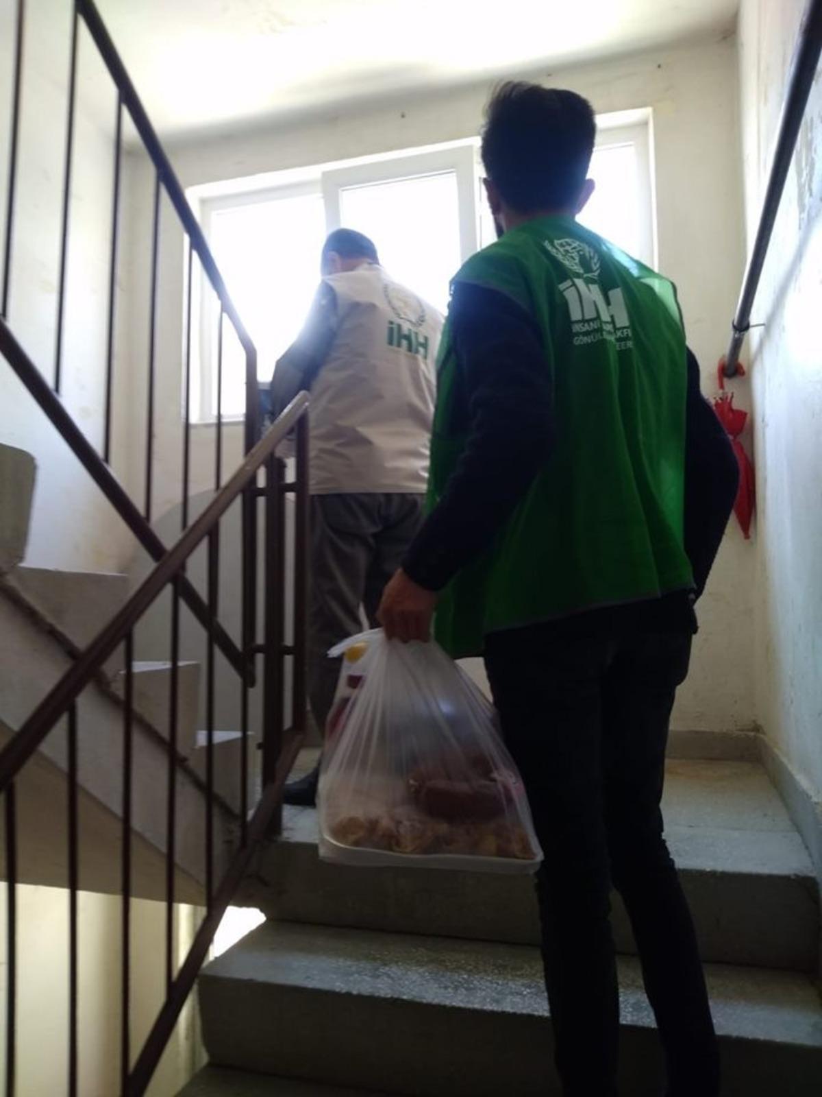 Emet&rsquo;te 100 aileye gıda ve alışveriş &ccedil;eki yardımı