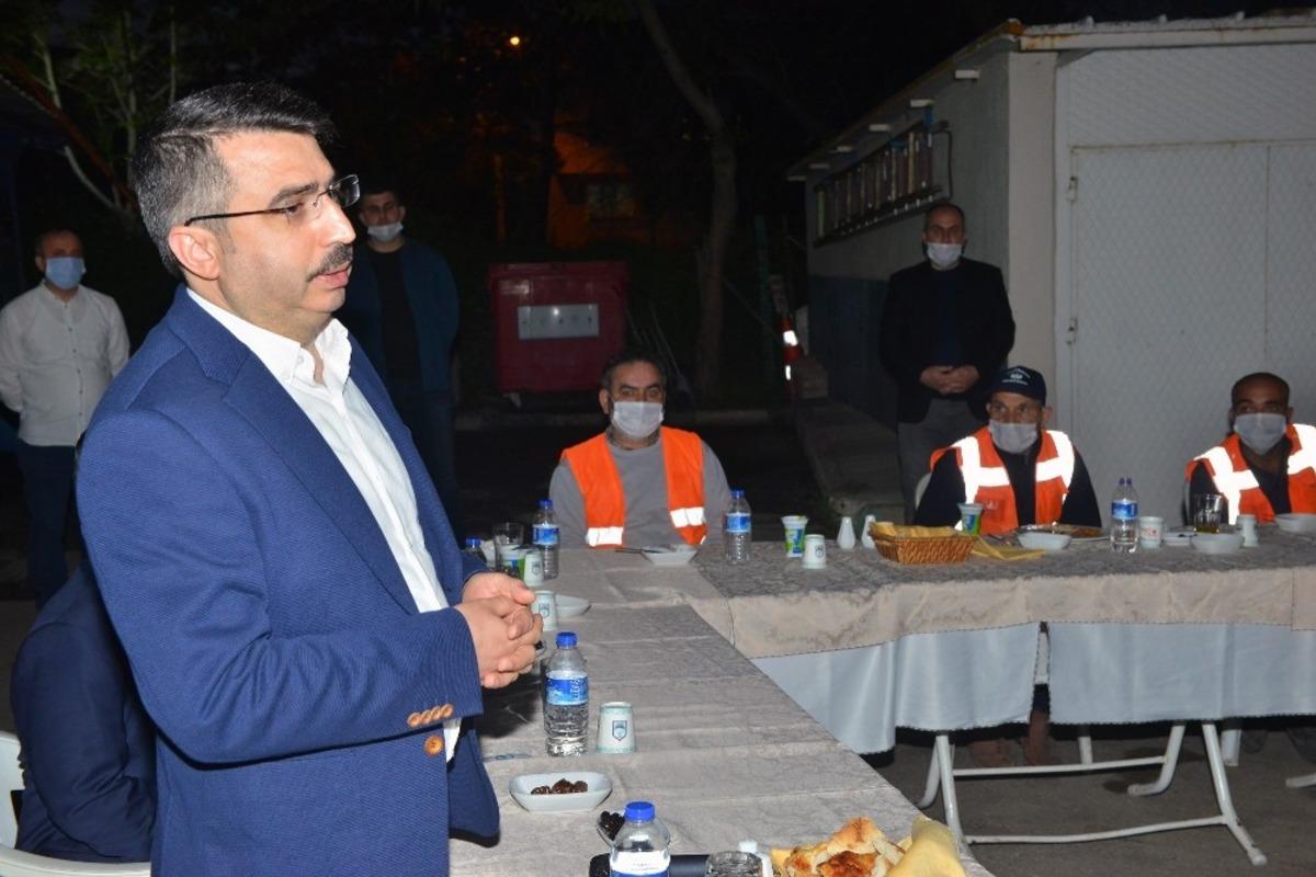 Yıldırım Belediye Başkanı Oktay Yılmaz, emek&ccedil;ilerle iftarda buluştu