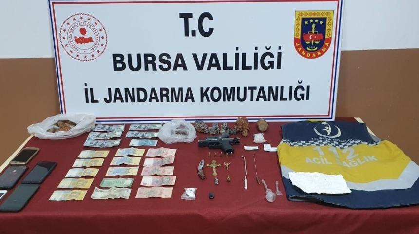 'Sağlık personeliyiz' yalanıyla tarihi eser ka&ccedil;ıran kişide koronavir&uuml;s &ccedil;ıktı