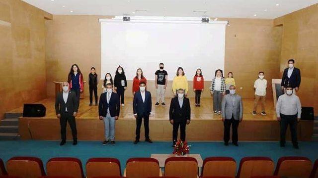 Hayallerindeki Dilovası’nı çizen çocuklar ödüllerini aldılar