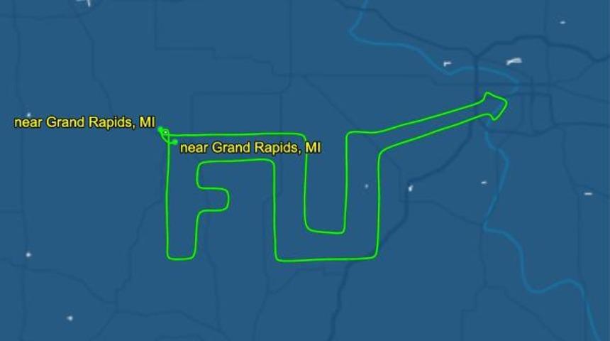 ABD&rsquo;li pilottan valiye 'k&uuml;f&uuml;rl&uuml;' u&ccedil;uş