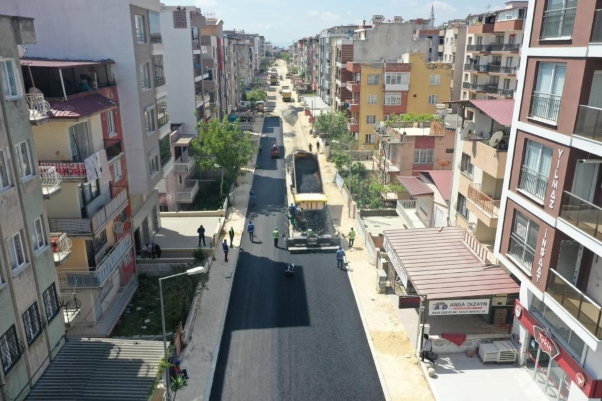 Kuşadası ve S&ouml;ke&rsquo;de yol yapım, alt yapı &ccedil;alışmaları s&uuml;r&uuml;yor