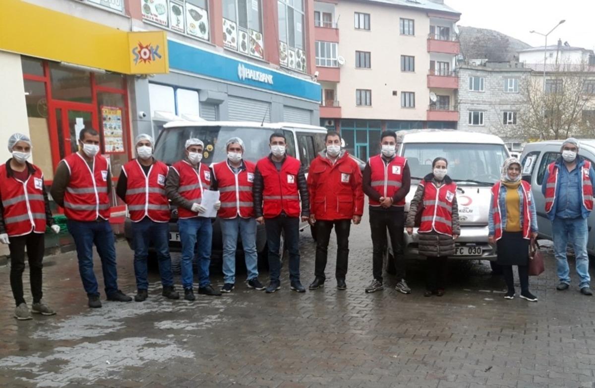 T&uuml;rk Kızılay&rsquo;ı Adilcevaz&rsquo;da 300 aileye iftarda sıcak yemek ulaştırıyor