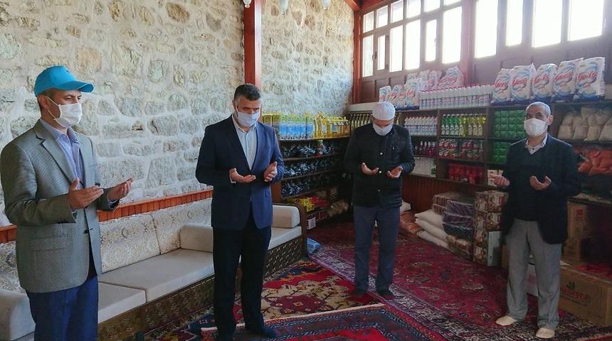 Hayır &ccedil;arşısı ihtiya&ccedil; sahiplerine yardım ulaştırıyor