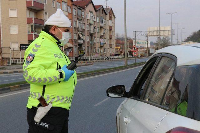 Sokağa çıkma yasağına uymayan 13 kişi ve 1 işyerine idari yaptırım uygulandı